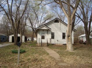 805 Chestnut St, Blue Rapids, KS 66411