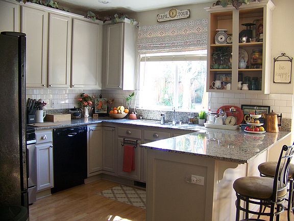 4th image of 1369 Falstaff Ln