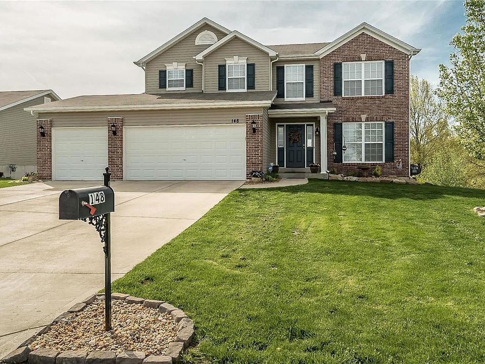 Beautiful 2 Story w/an oversized 3 car garage