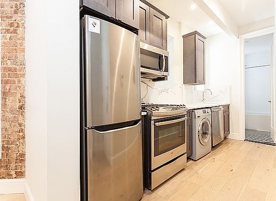 3rd image of 218 E 74th St APT 5E