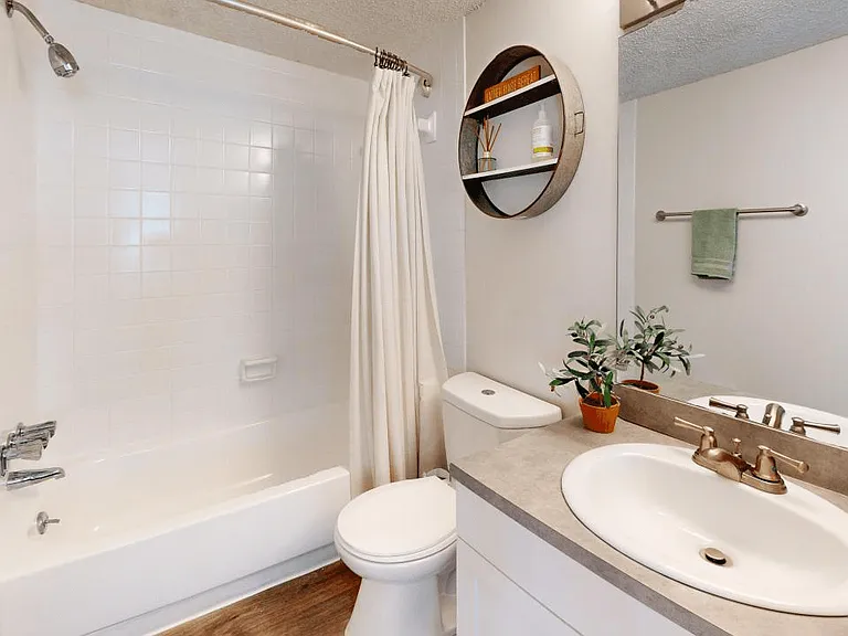 Somerset Apartments — Photo 9