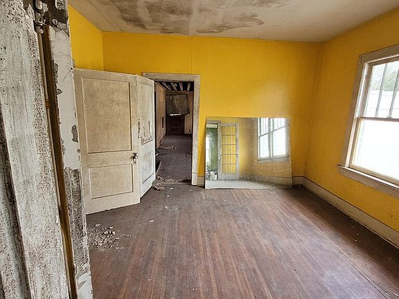 4th image of 848 N 8th Ave