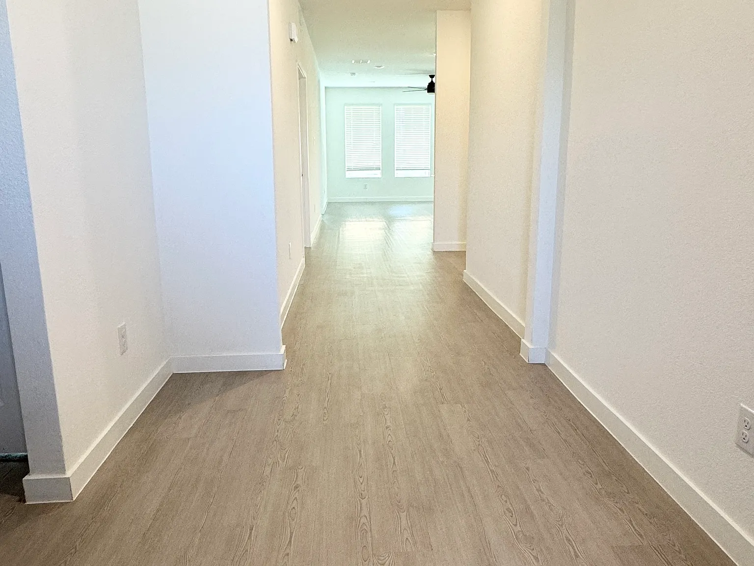 3 bed, 1952 sqft, $2,500 — Photo 2