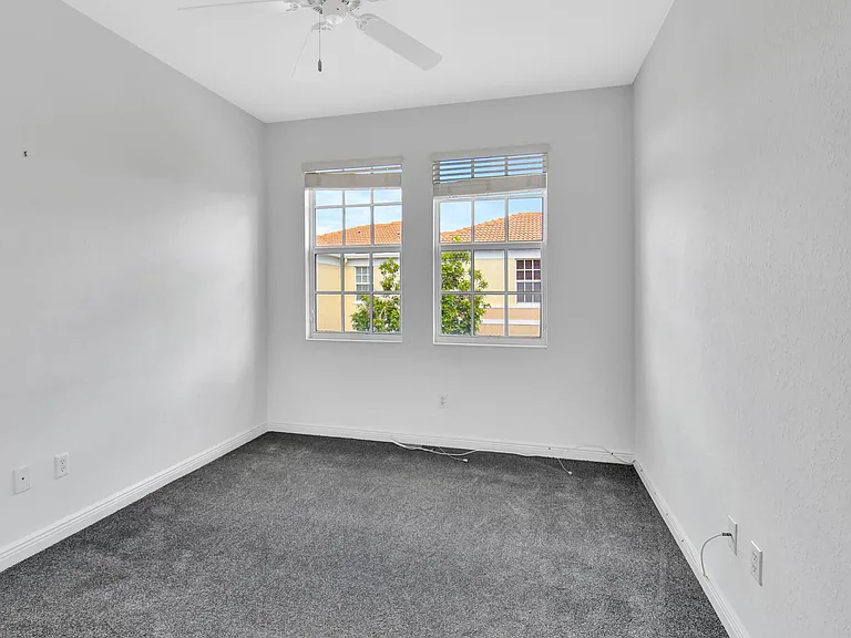 838 NW 83rd Ln — Photo 36