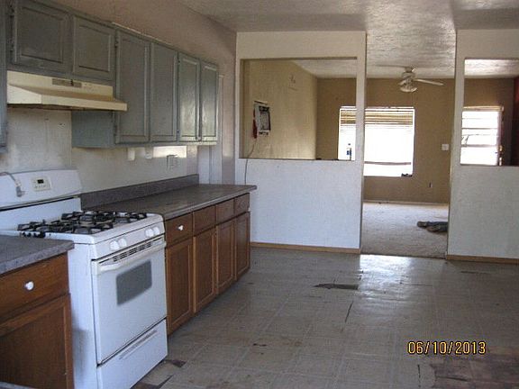 4th image of 217 E 6th St