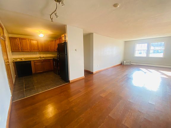 3rd image of 14 Woodman Way