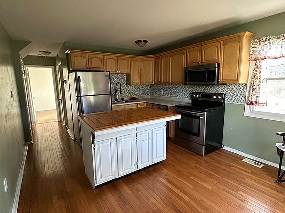 5th image of 13722 Mahoney Dr