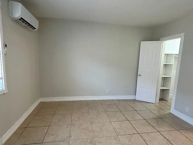 Bellagio Apartments — Photo 15