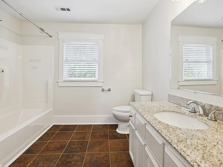 1106 Lawrence Ave — Photo 18