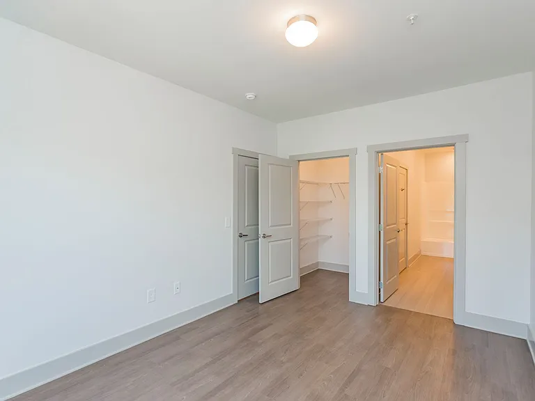 Heritage East Apartments — Photo 9