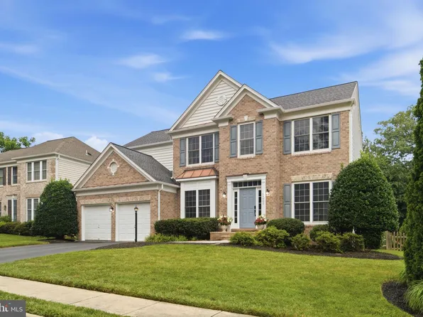 43909 Churchill Glen Dr, Chantilly, VA 20152