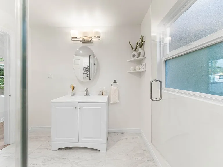 10554 Plainview Ave — Photo 20