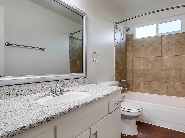 Palms Apartments — Photo 9