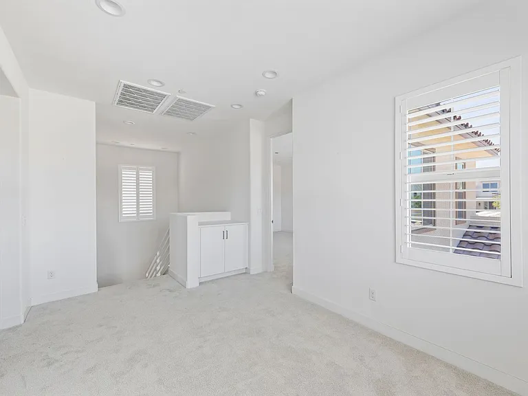 35923 Hinksey St — Photo 14
