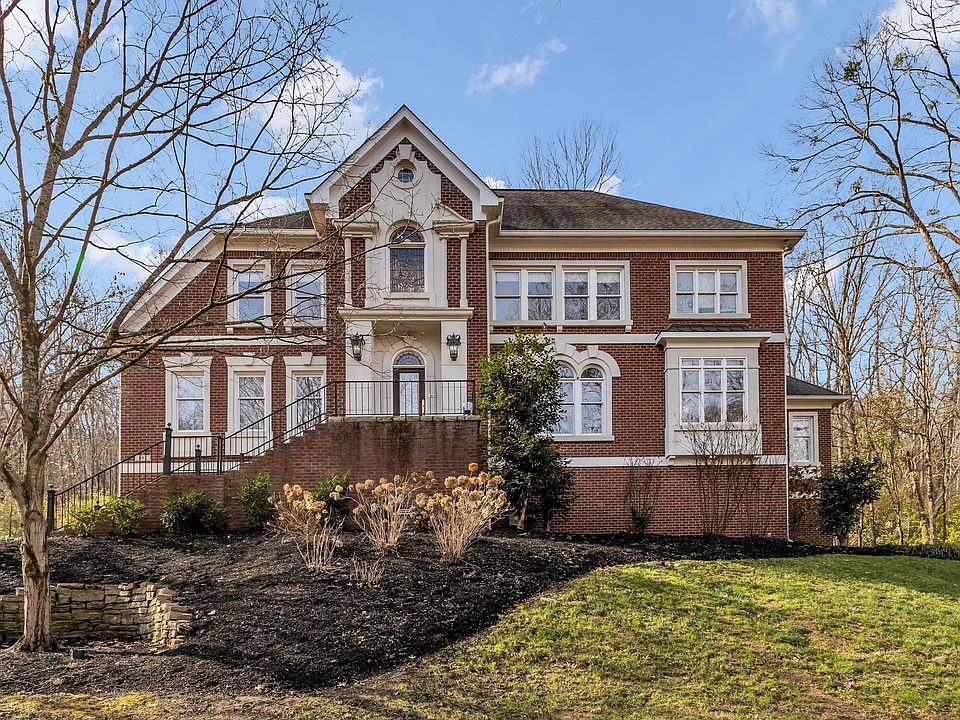 1st image of 553 Grand Oaks Dr