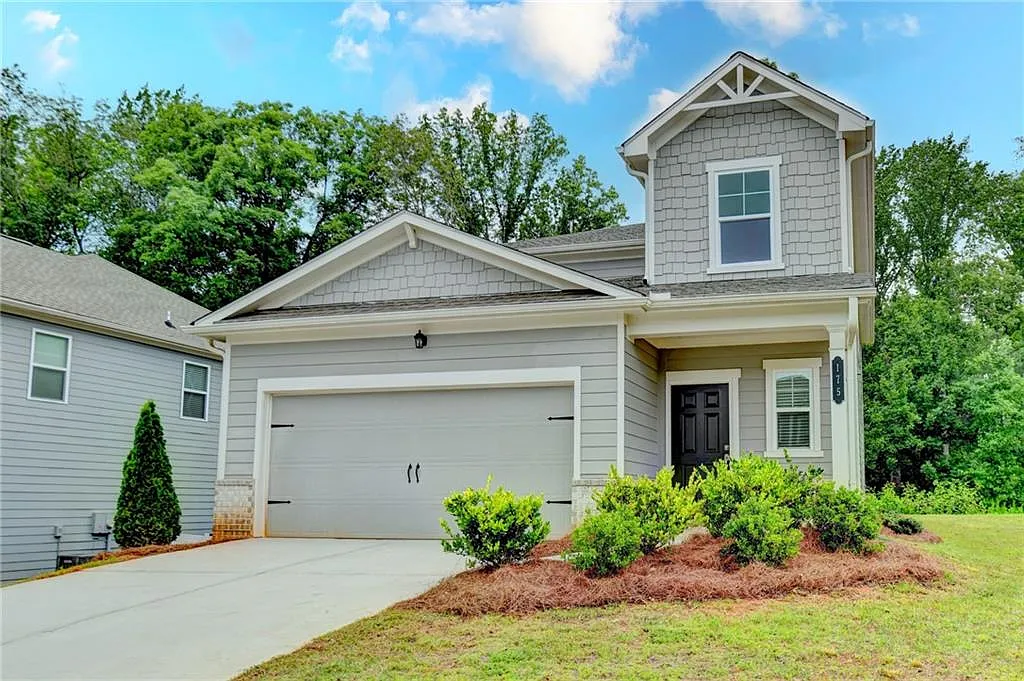 5 bed, 2.5 bath, 2338 sqft, $2,350 — Photo 2