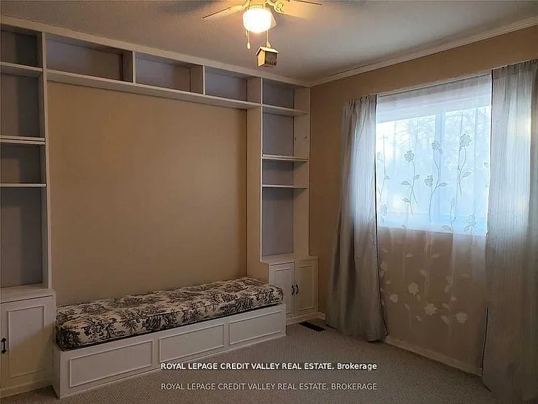 24 Sutter Ave — Photo 18