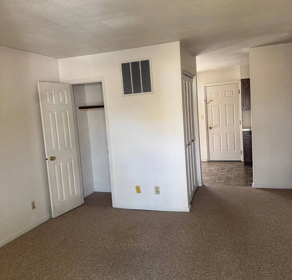 1 bed, 1.0 bath, $500 — Photo 2
