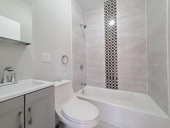 3rd image of 18 McDougall St #2E