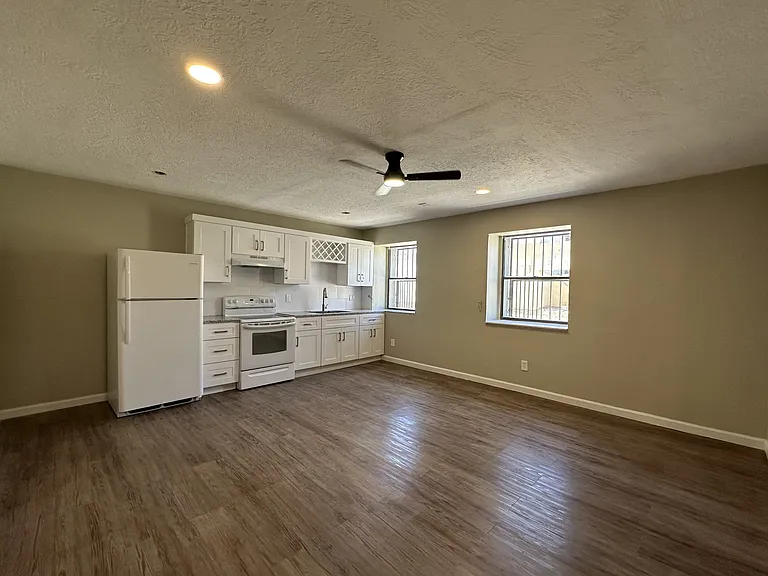 1106 Mundy Dr #1 — Photo 4