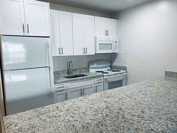 4th image of 2550 NE 51st St #205