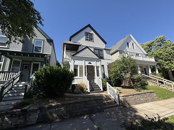 2nd image of 1537 E Irving PLACE