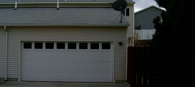 1st image of 385 NW Parr Dr