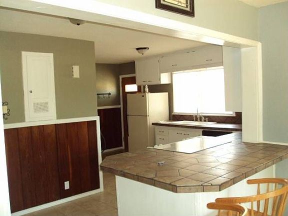 Kitchen Breakfast Bar