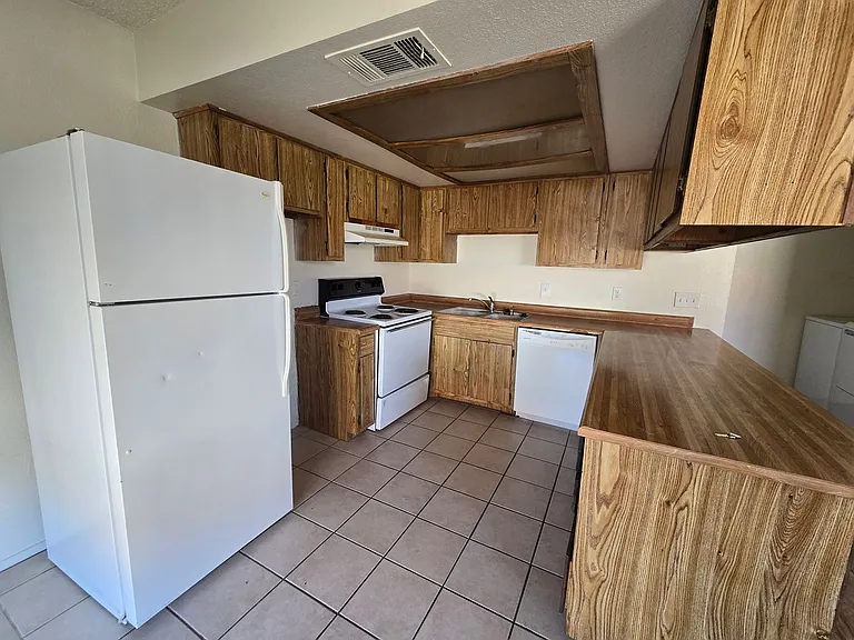 4300 N Lamont St #201 — Photo 7