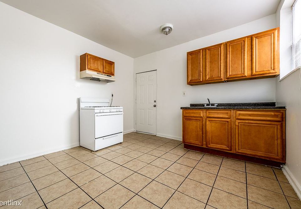 8057 S Marshfield Ave Apartments Chicago Kitchen_01