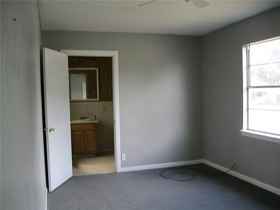 5th image of 1048 Mulberry St