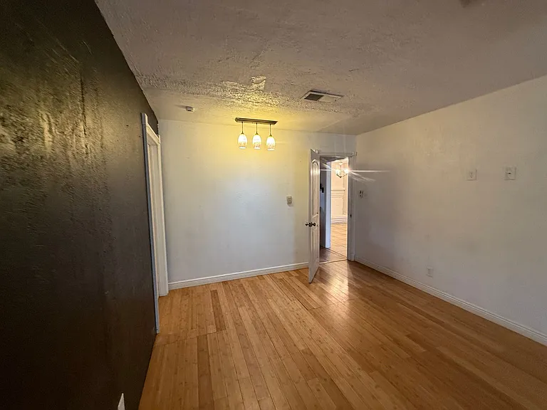 200 E Permian Dr — Photo 3