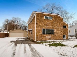 634 N 3rd Ave, Villa Park, IL 60181