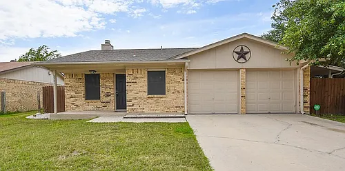 2301 Lago Trl Photo 1