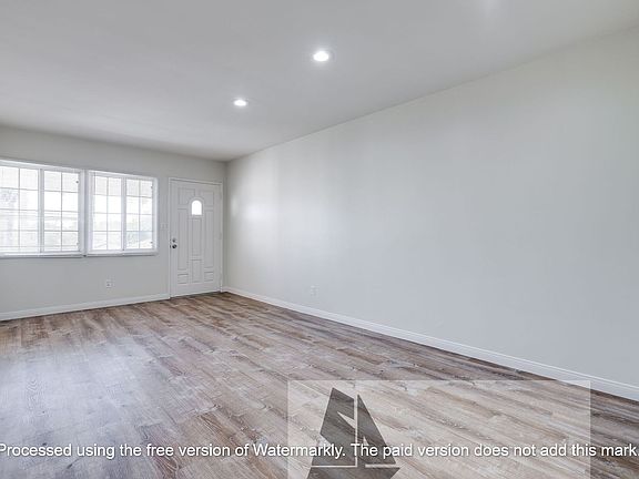 5th image of 139 10th St APT 2