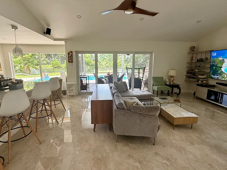 1526 Cormorant Rd — Photo 5