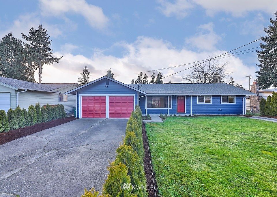 Front. Where else have you seen such a nice lawn? Im telling you . You gotta come check this place out.