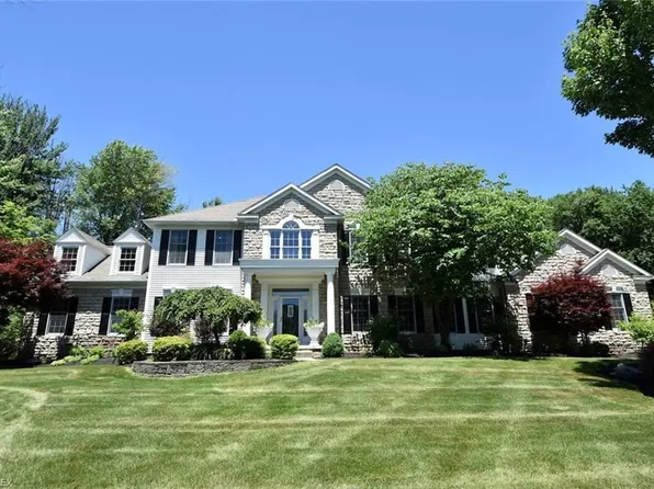 1707 Royal Oaks Cir, Hudson, OH 44236