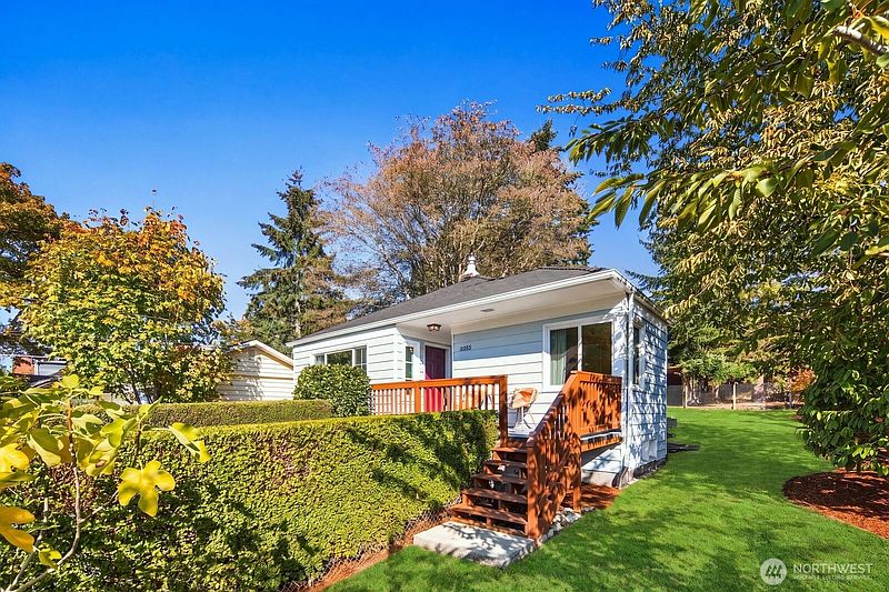 5th image of 10032 11th Avenue SW