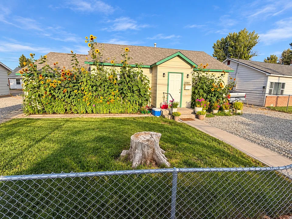 238 Valley Dr