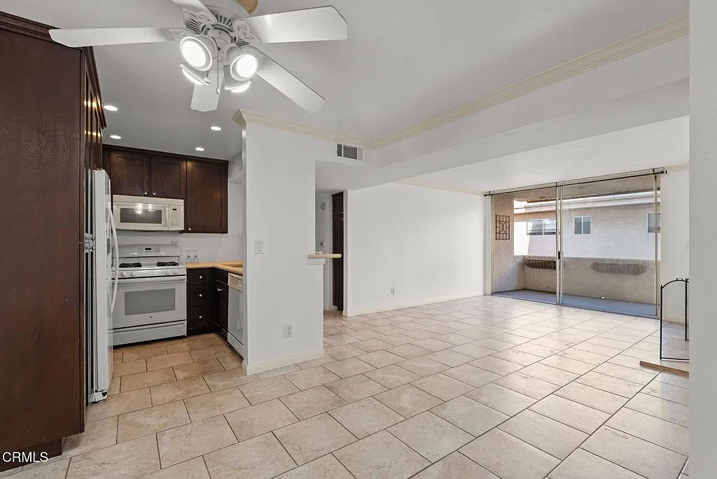 5325 Newcastle Ave — Photo 3