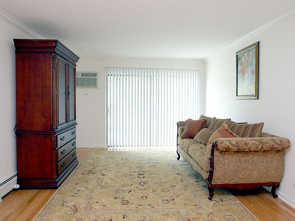 4th image of 2416 Emerald Ct #103