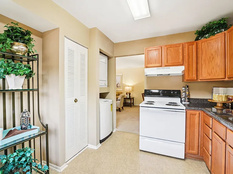 2 Bedroom 947 SF - Kitchen / Full Size Washer, Dryer, and Pantry Closet