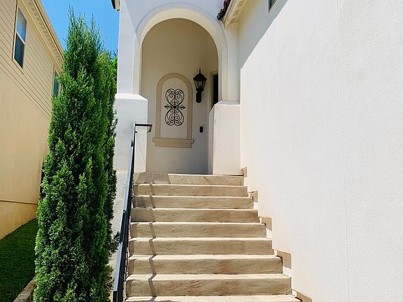 2nd image of 4203 Woodbridge Way