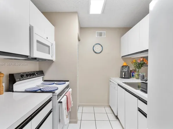 15635 SW 74th Circle Dr APT 11, Miami, FL 33193