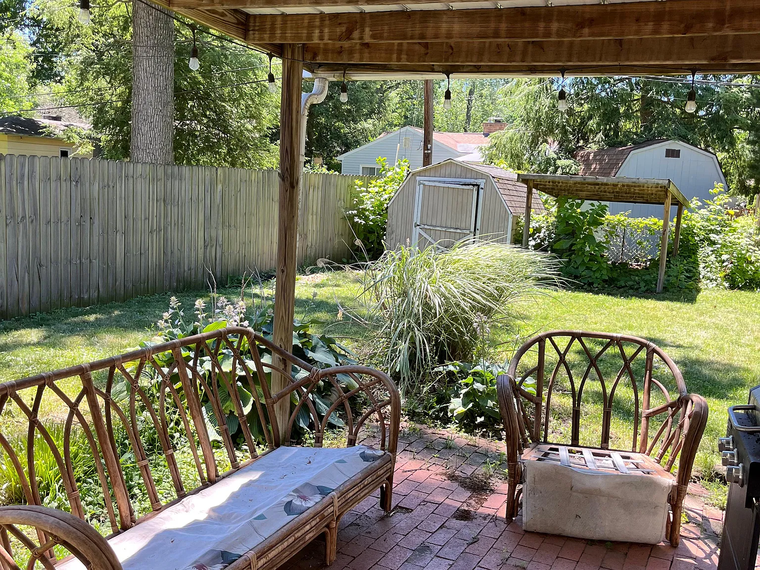 5 bed, 2700 sqft, $2,600 — Photo 2