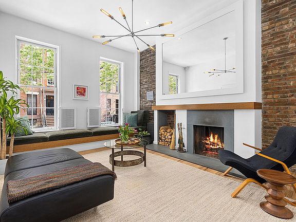 3rd image of 326 W 22nd St Unit Garden