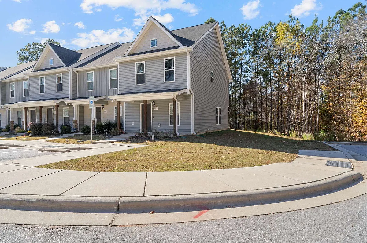Building Photo - 129 Longleaf Pine St