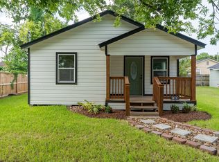 130 E Bernard St, Clute, TX 77531