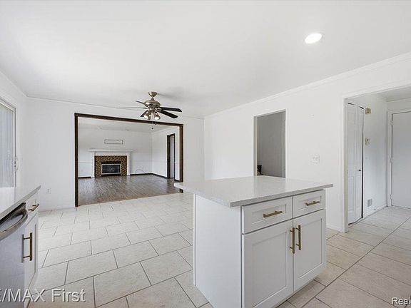 5th image of 50443 Middle River Dr